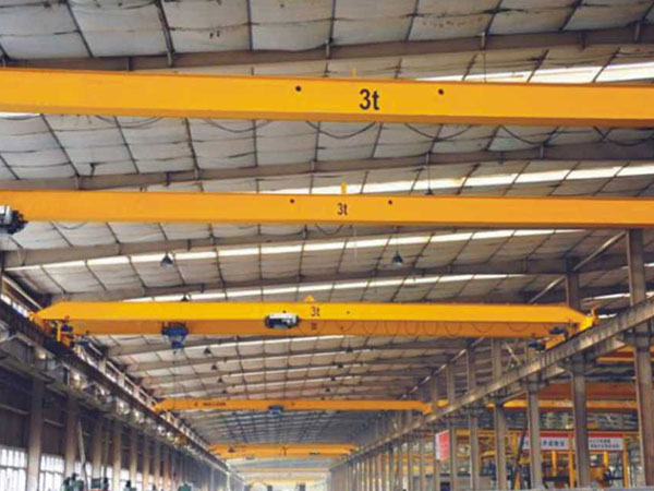 龍門吊吊臂是如何進行伸縮調節的？